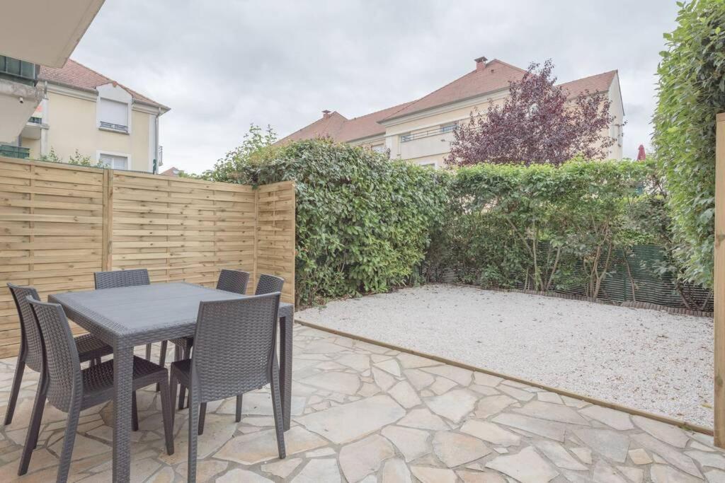 Garden Apartment Next To Disneyland Bussy-Saint-Georges Bagian luar foto